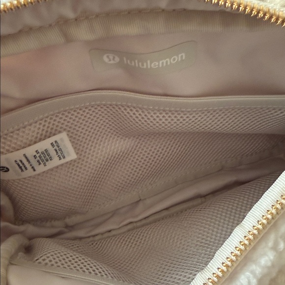lululemon athletica White Sherpa Crossbody Bag - Picture 3 of 5